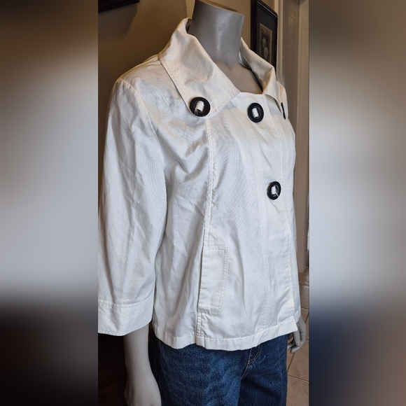 Women's White Button-Up Jacket - Picture 2 of 10